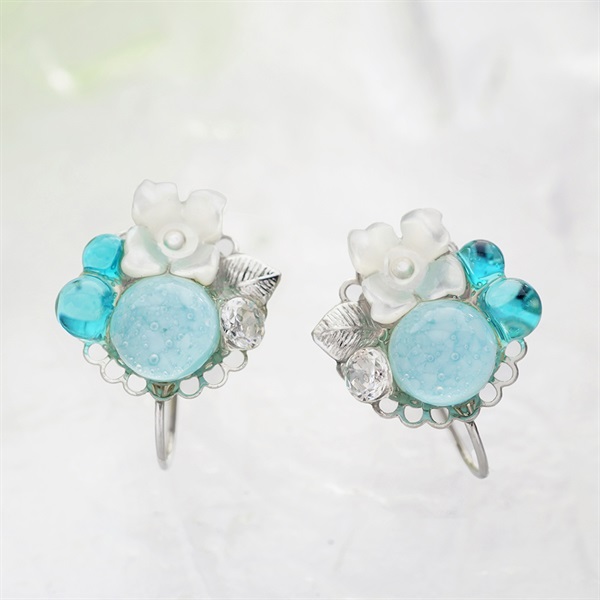 白妙◆ブルーカルセドニー×ブルームーンストーン×カイヤナイトピアス✧リリー ブルーグリーンカイヤナイトの4mmスタッドピアス ～Hilda